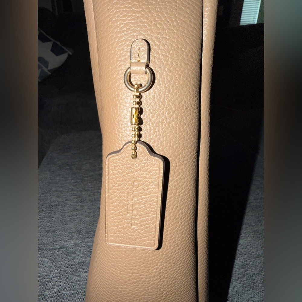 Coach Hadley Large Shoulder Bag - Picture 7 of 8